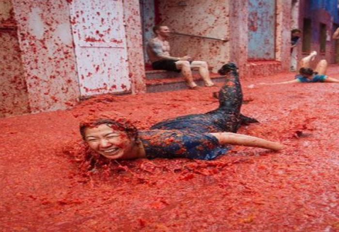 Ada Perang Tomat La Tomatina!